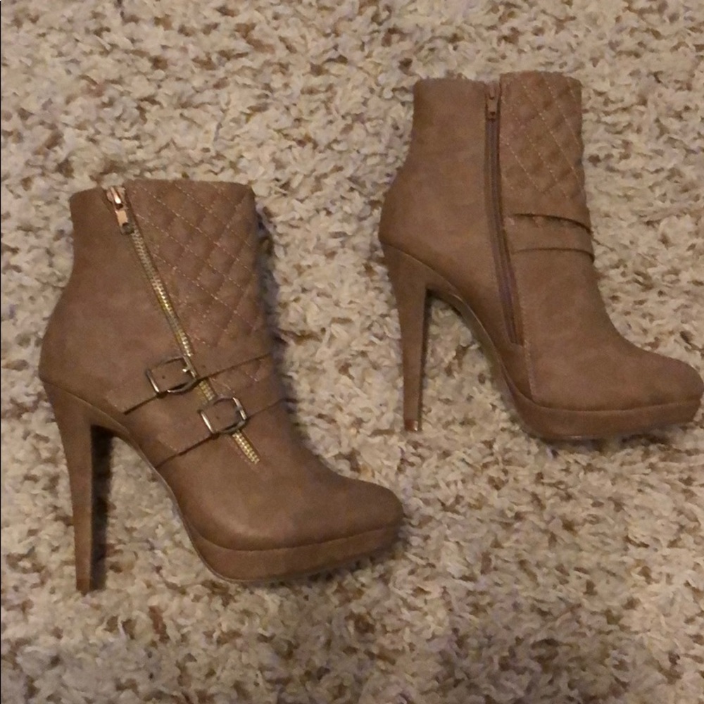 Booties Top Moda Size 7